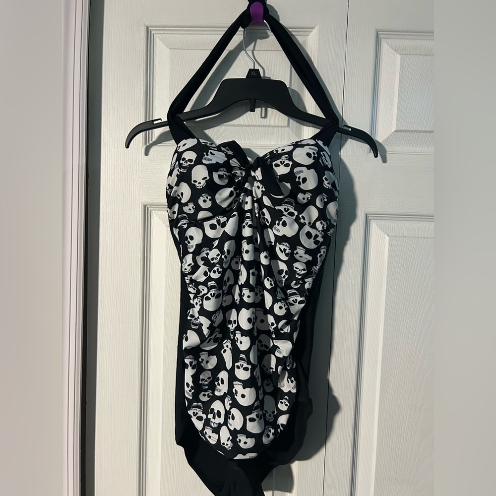 Black and White Skull Print Halter Swimsuit